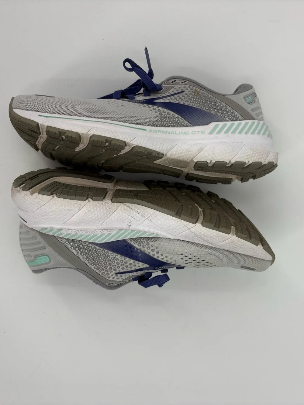 Brooks Adrenaline GTS 22 Running Shoes in Gray Women’s Size 7